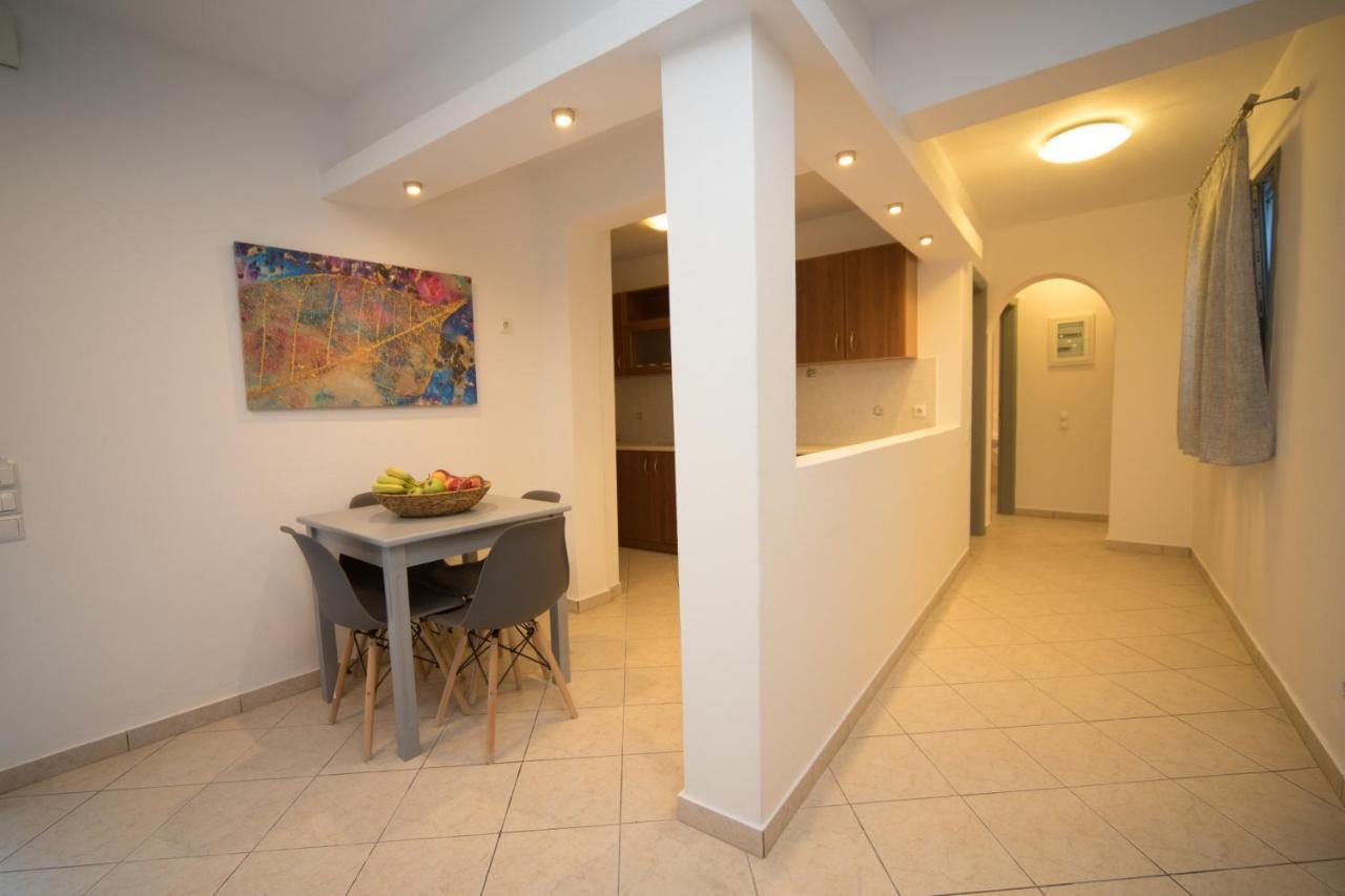 Markakis Studios Fira Town Exterior photo